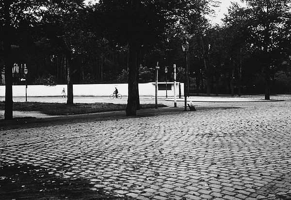 Trinkhalle in Dessau, Entwurf: Ludwig Mies van der Rohe / Foto: Fritz Schreiber, 1932.