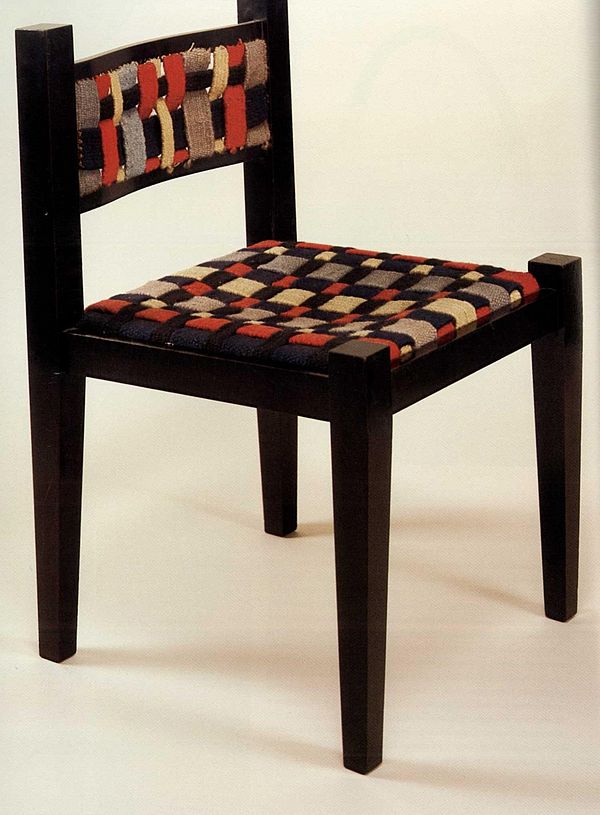 Stuhl mit farbiger Gurtbespannung, Gestell: Marcel Breuer / Gurtbespannung: Gunta Stölzl, 1921.