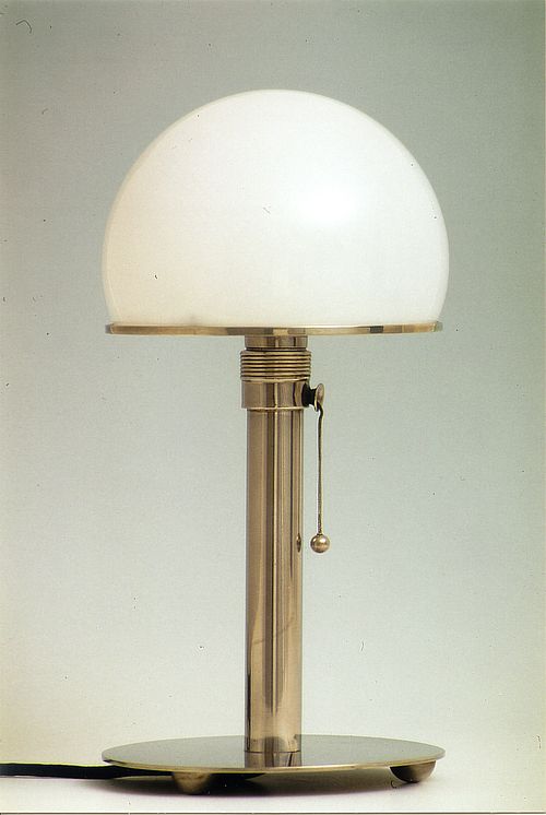 Bauhausleuchte (Metallversion), Entwurf: Wilhelm Wagenfeld, 1924 / Herstellung: Staatliches Bauhaus Weimar / Foto: Joachim Fliegner.