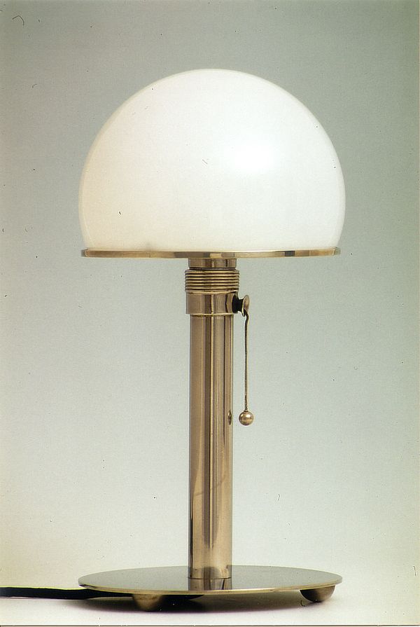 Bauhausleuchte (Metallversion), Entwurf: Wilhelm Wagenfeld, 1924 / Herstellung: Staatliches Bauhaus Weimar / Foto: Joachim Fliegner.