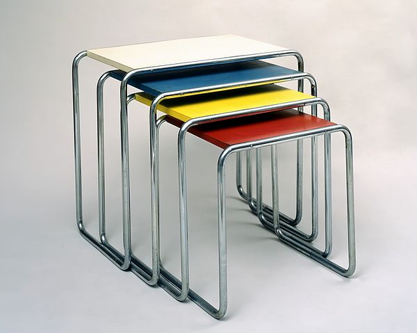 Satz- bzw. Beistelltische, Entwurf: Marcel Breuer, 1925-1926 / Herstellung: Firma Thonet, ab 1929