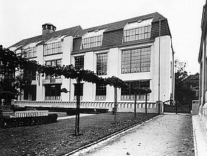 Gebäude der Kunsthochschule Weimar, Architektur: Henry van de Velde / Foto: Louis Held, um 1911.