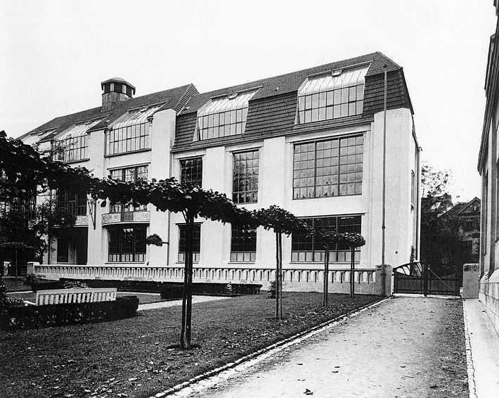Gebäude der Kunsthochschule Weimar, Architektur: Henry van de Velde / Foto: Louis Held, um 1911.