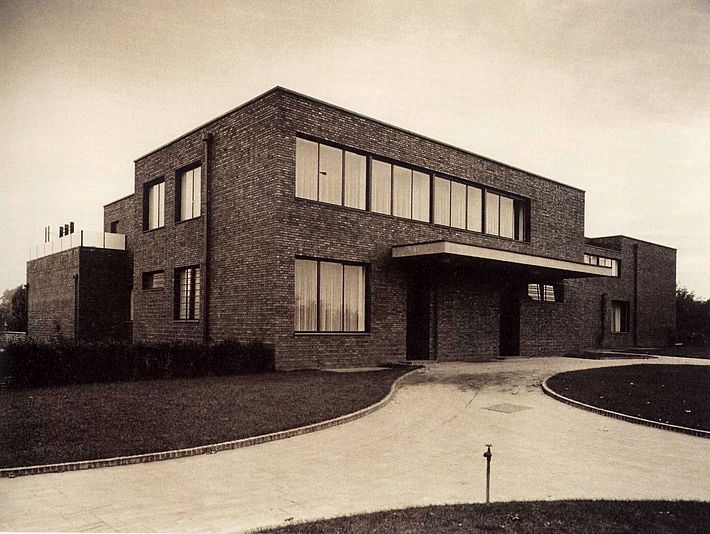 Haus Lange, Krefeld, Ansicht von Nordosten, Ludwig Mies van der Rohe und Lilly Reich / Foto: Wilhelm Niemann, 1930.